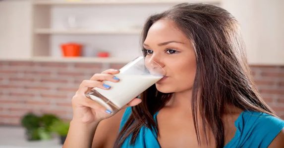 4 Surprising Effects of Drinking Milk